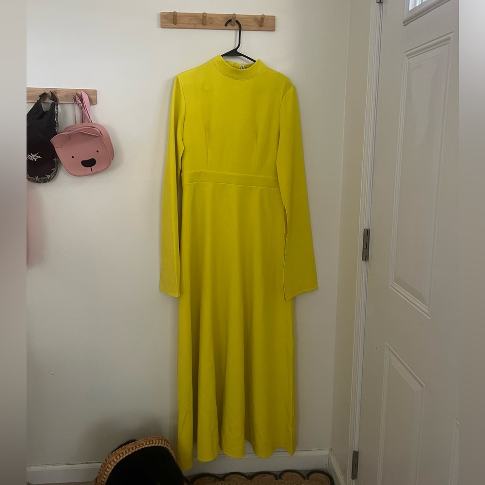 Elegant edgy stylish classy Yellow Long dress nwt women’s small